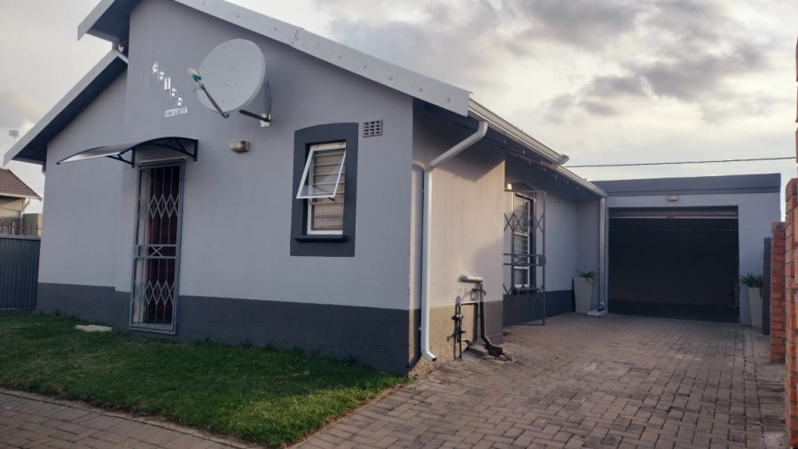 3 Bedroom Property for Sale in Raceway Free State